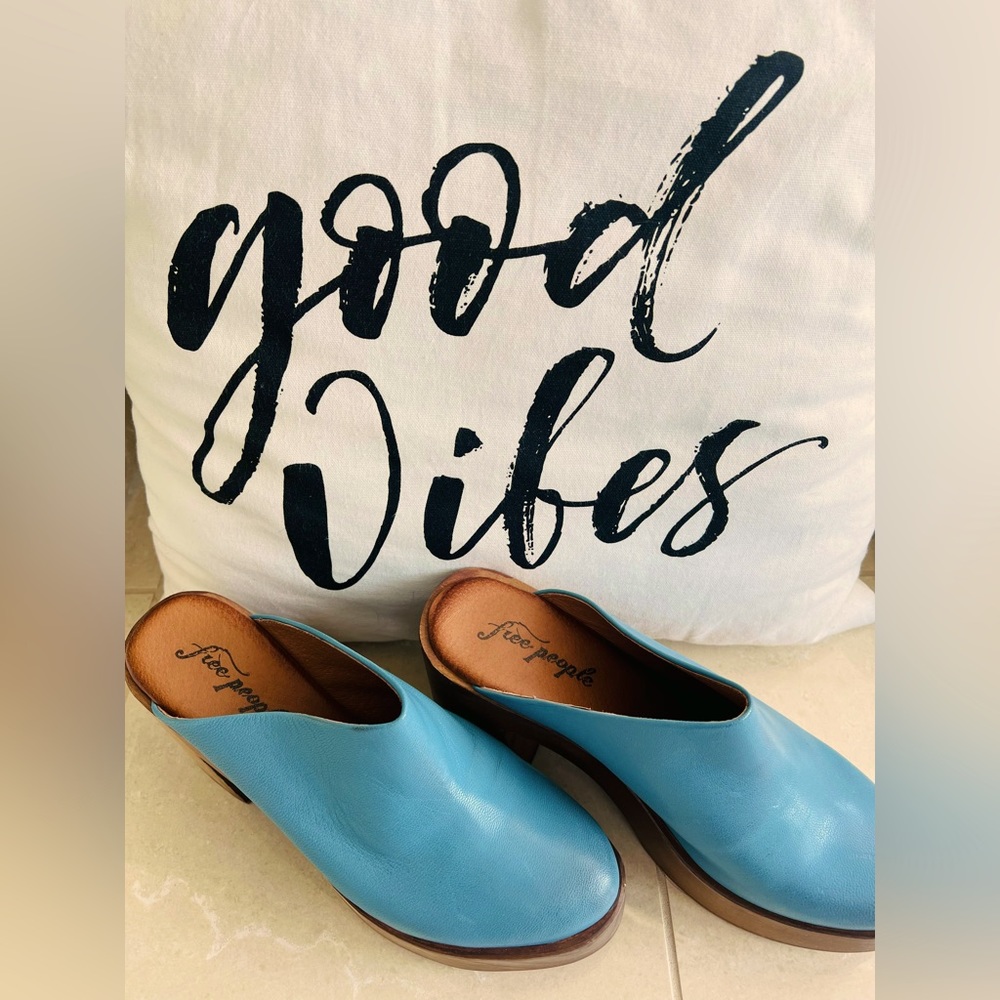 FREE PEOPLE size 8.5 US clogs. Leather upper, wood, rubber sole. BEST in BOHO.